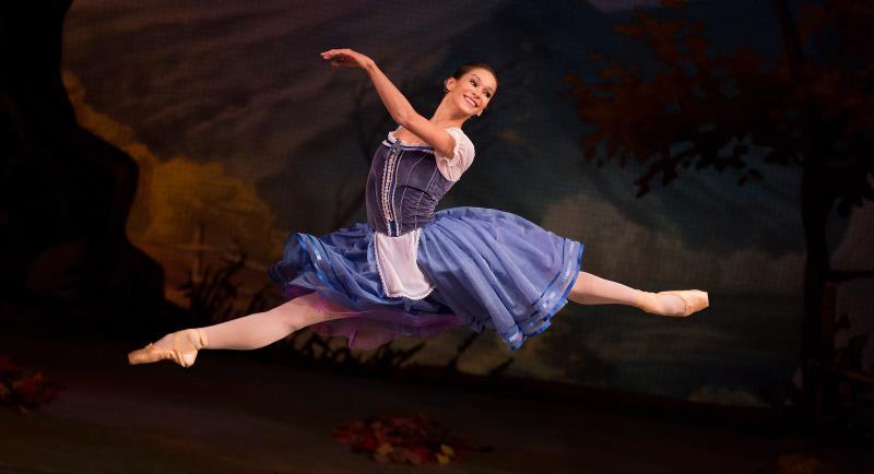 polina-semionova-in-giselle-act-i-3