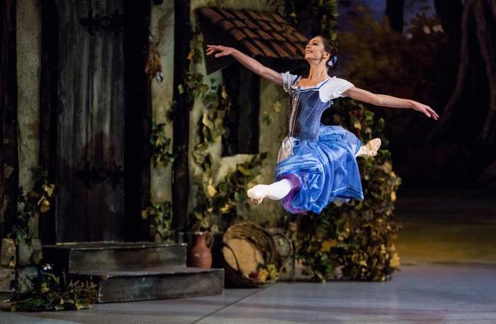 polina-semionova-in-giselle-act-i-4