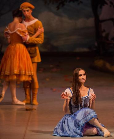 polina-semionova-in-giselle-act-i-9